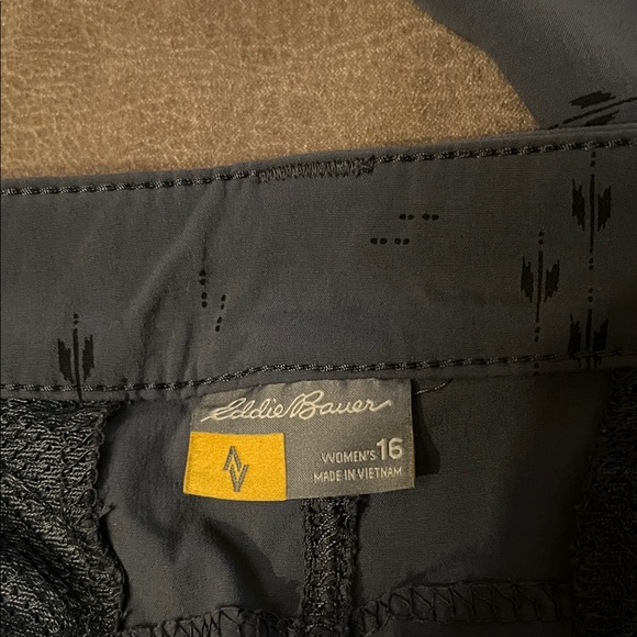 Eddie Bauer Dark Gray Cargo Shorts - Picture 2 of 3